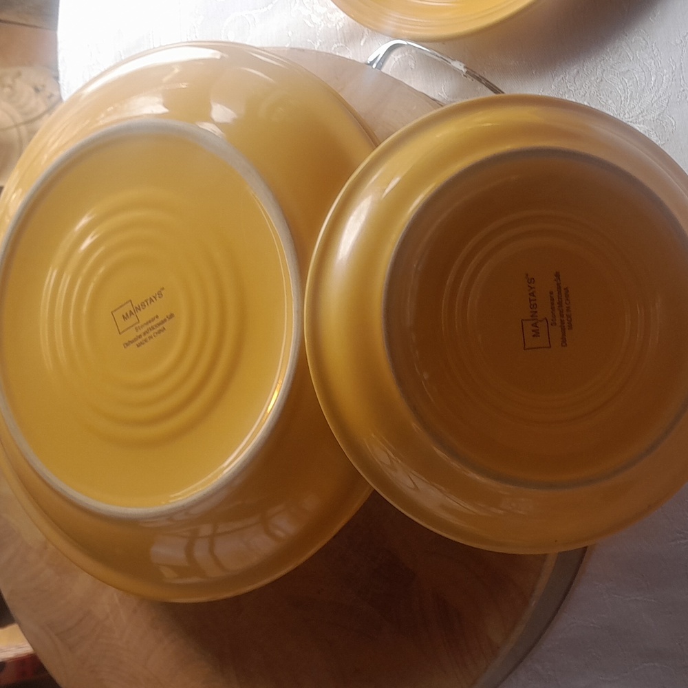 Yellow Dinnerware Set - Picture 4 of 5